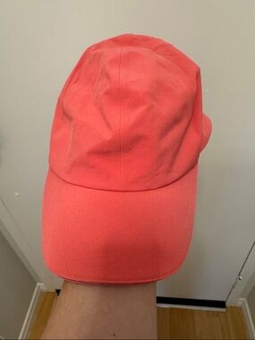 LuluLemon running Cap Sakura colour (dark coral)